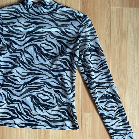 zebra pattern top - Picture 3 of 4